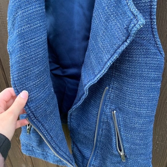 Guess jean vest 💙 - Picture 3 of 4